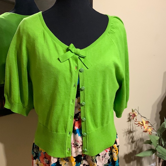 NWT Short Sleeve ?crop Sweater - Picture 1 of 7